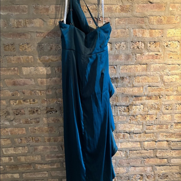 Azazie Satin Stretch in Pine - size A14 - Picture 3 of 3